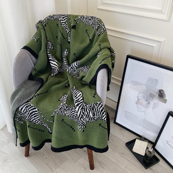 Pătură decorativă verde cu imprimeu zebră